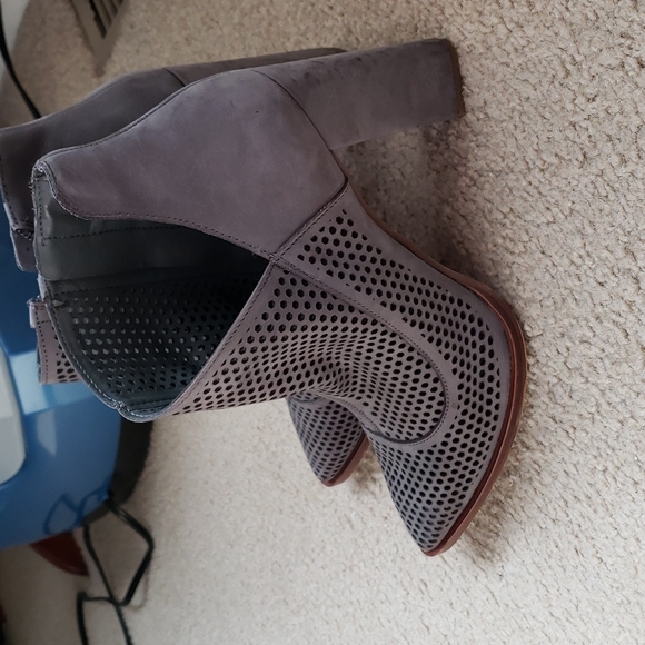 Vince Camuto Boots - Picture 3 of 11